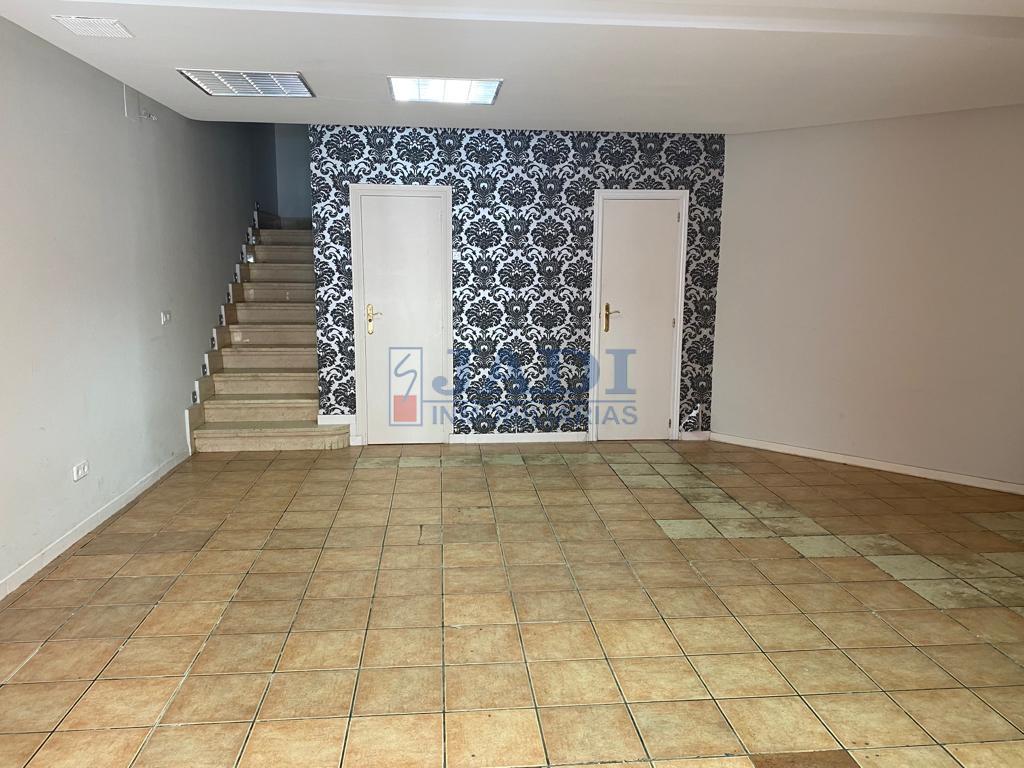 Venta de local en Valdepeñas