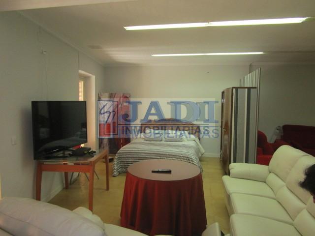 Venta de local en Valdepeñas