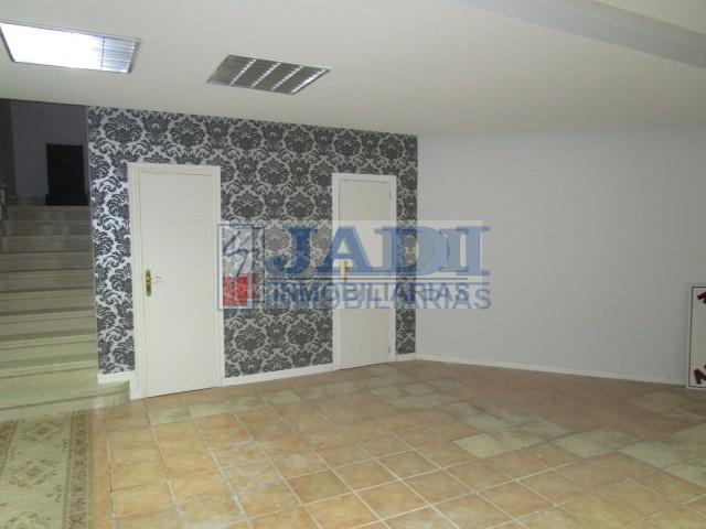 For sale of commercial in Valdepeñas