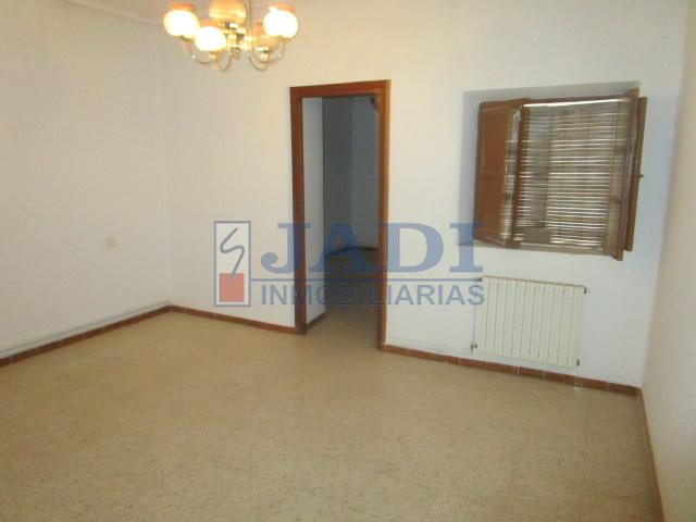 For sale of house in Valdepeñas