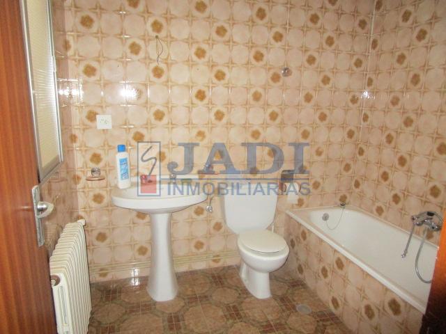 For sale of house in Valdepeñas