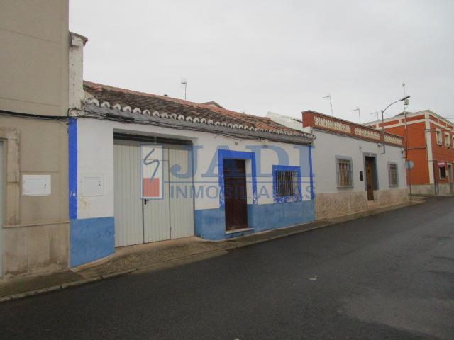 For sale of house in Valdepeñas