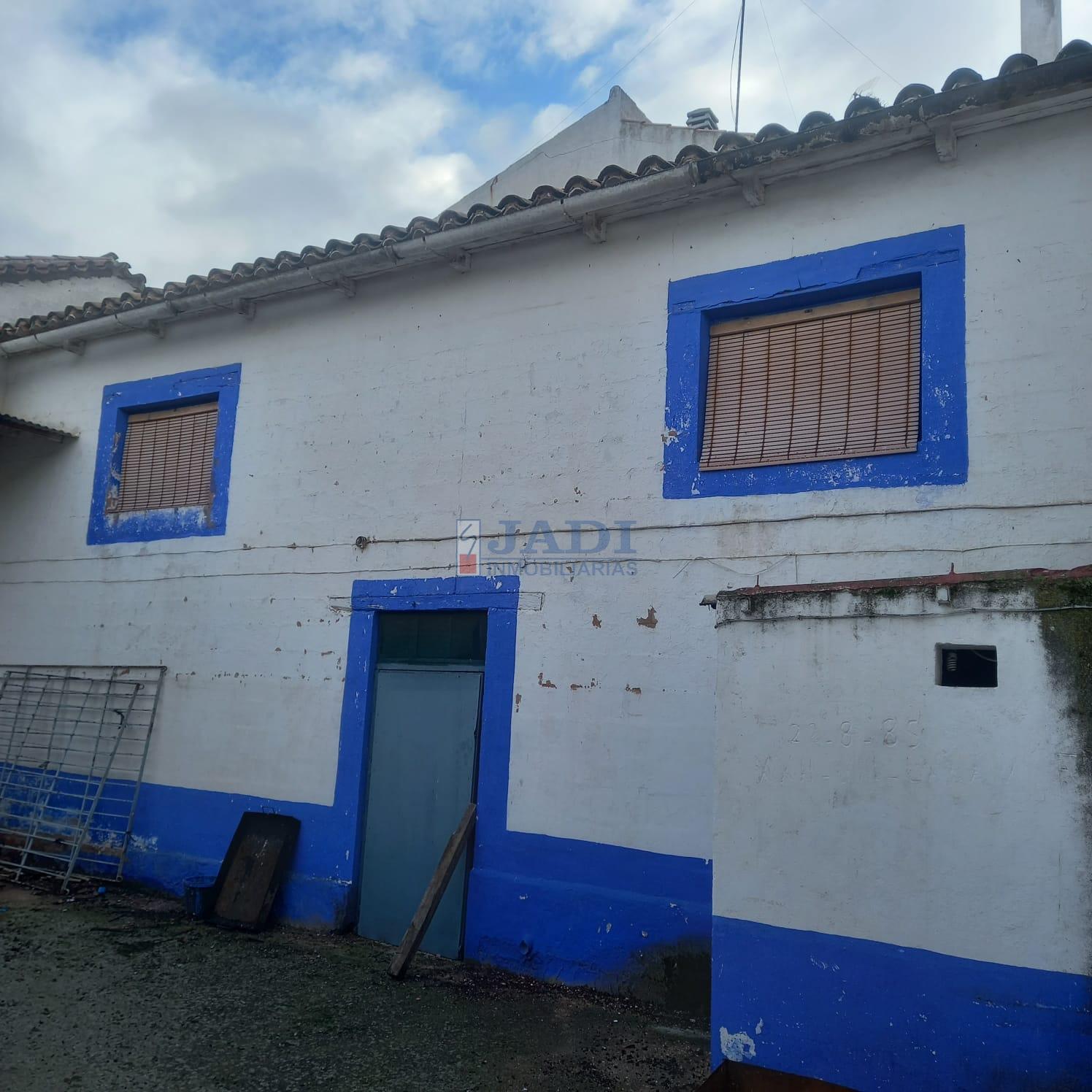 For sale of land in Valdepeñas