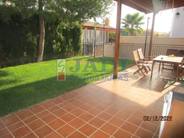 Venta de chalet en Valdepeñas