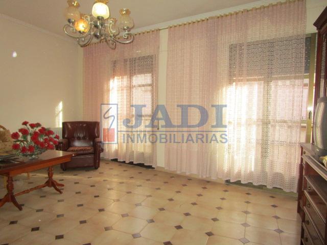 For sale of house in Valdepeñas