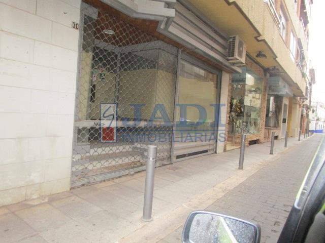 Venta de local comercial en Valdepeñas