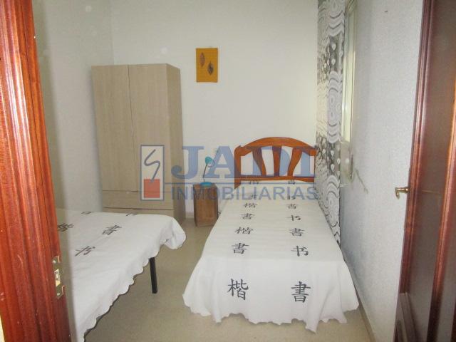 For sale of flat in Valdepeñas