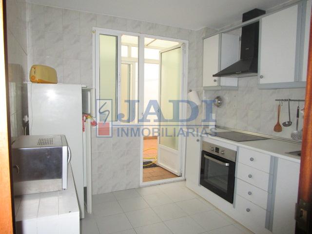 For sale of flat in Valdepeñas