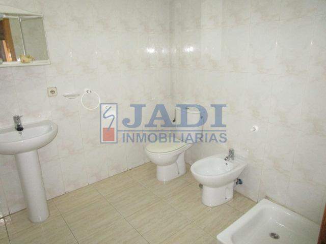 For sale of premises in Valdepeñas