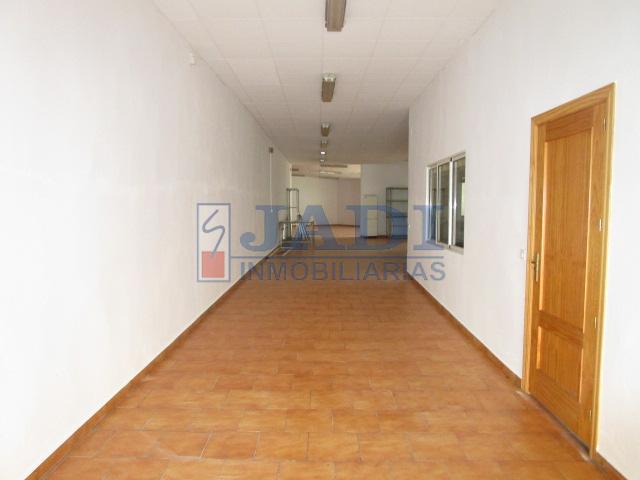 For sale of premises in Valdepeñas