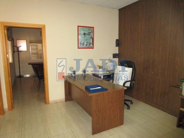 For sale of premises in Valdepeñas