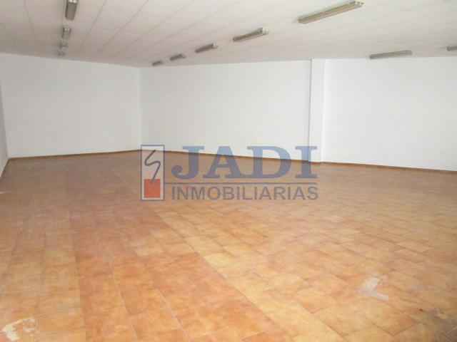 For sale of premises in Valdepeñas