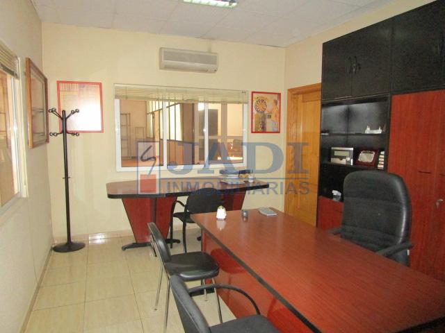 For sale of premises in Valdepeñas