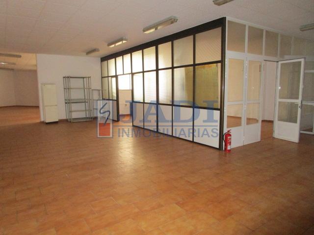 For sale of premises in Valdepeñas
