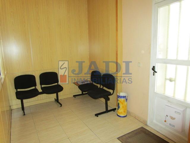 For sale of premises in Valdepeñas