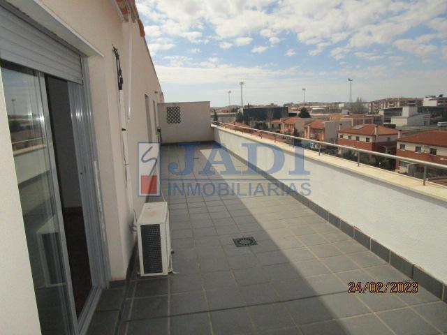 For sale of penthouse in Valdepeñas