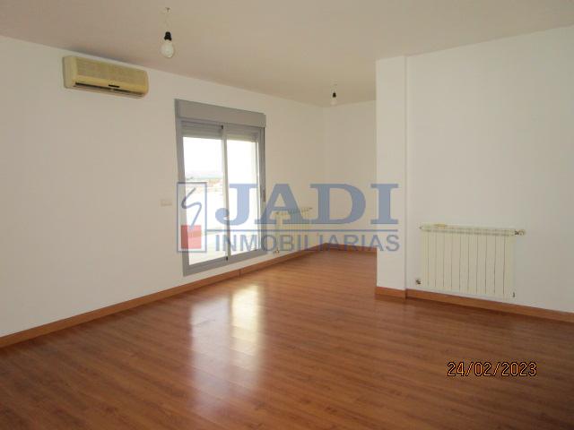 For sale of penthouse in Valdepeñas