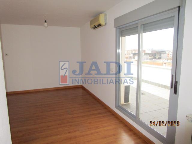 For sale of penthouse in Valdepeñas