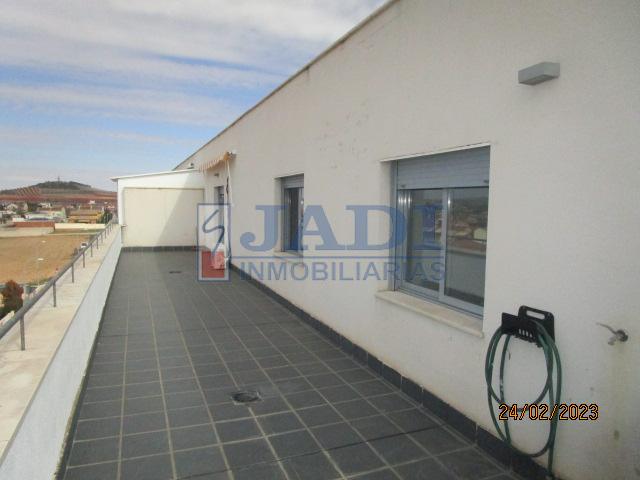 For sale of penthouse in Valdepeñas