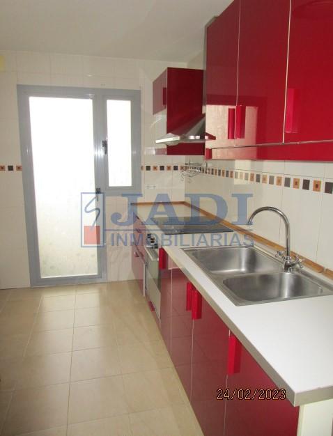 For sale of penthouse in Valdepeñas