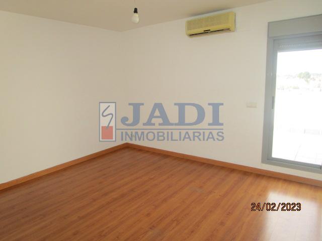 For sale of penthouse in Valdepeñas