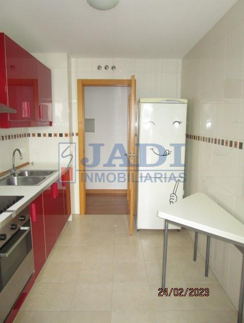 For sale of penthouse in Valdepeñas