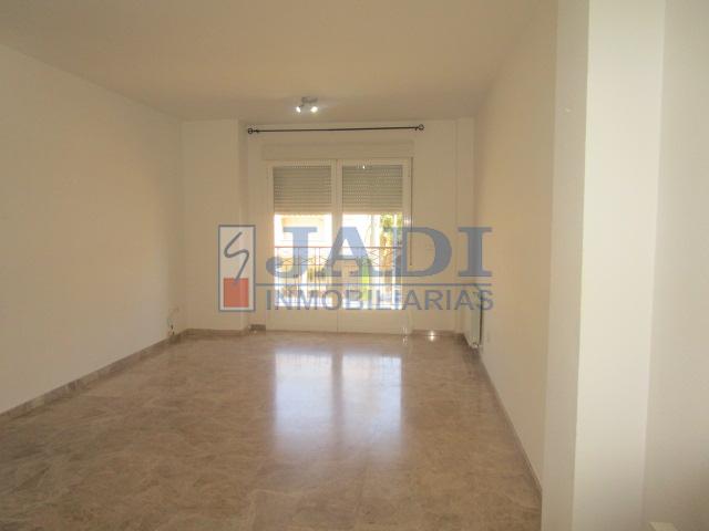 For sale of flat in Valdepeñas
