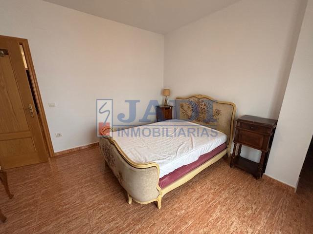 For rent of penthouse in Valdepeñas