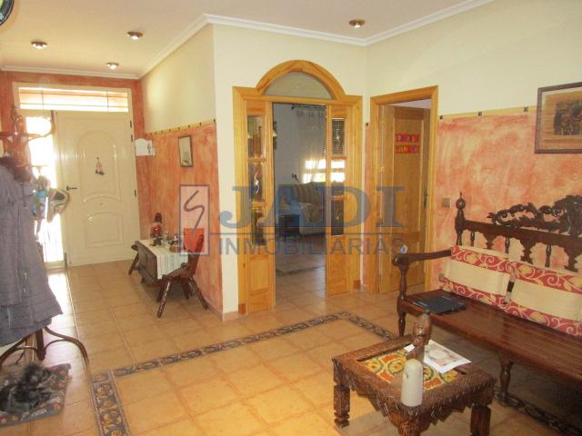 For sale of house in Valdepeñas