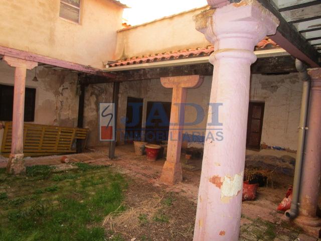 For sale of house in Valdepeñas