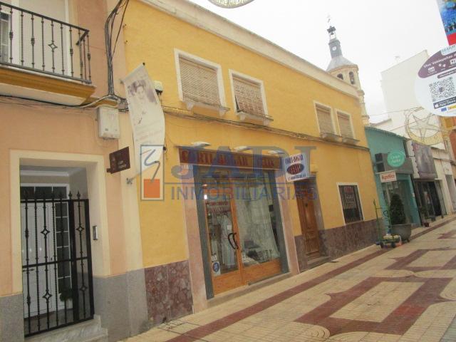 For sale of house in Valdepeñas