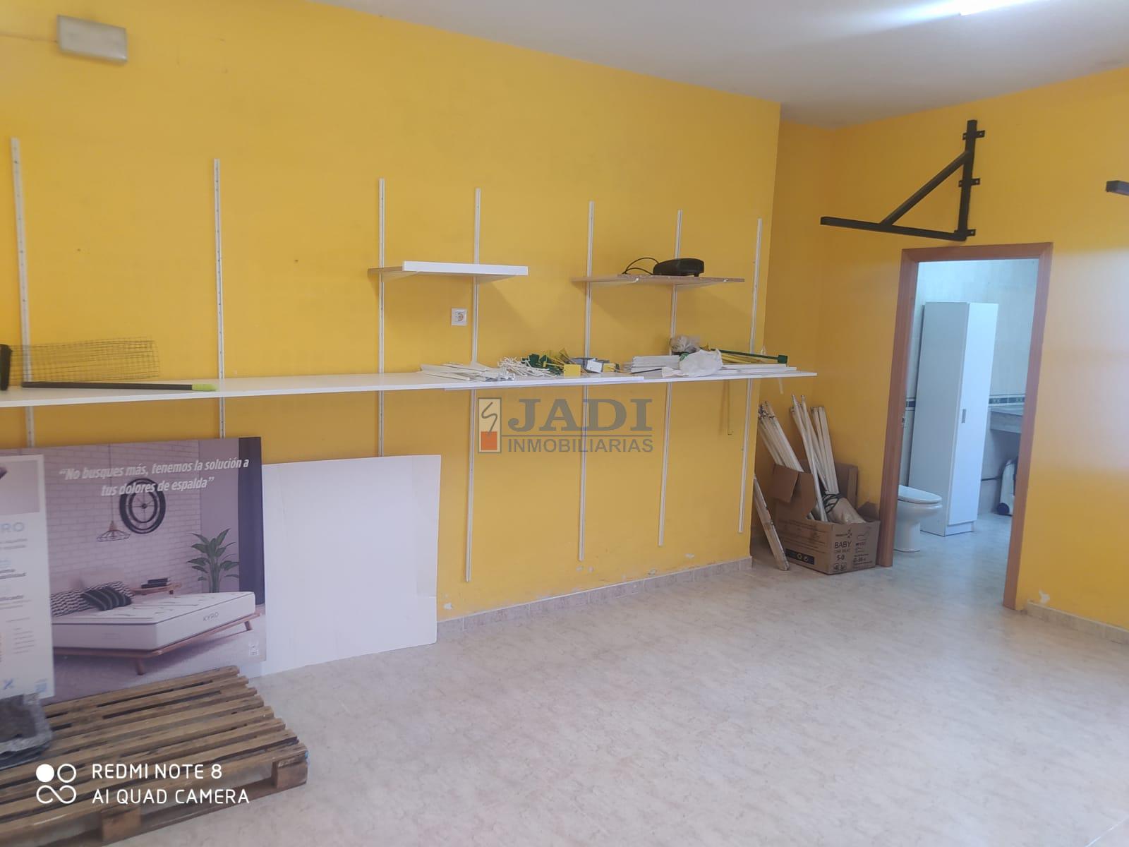 Venta de local comercial en Valdepeñas