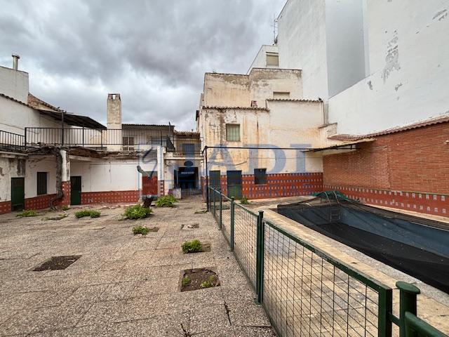 For sale of house in Valdepeñas
