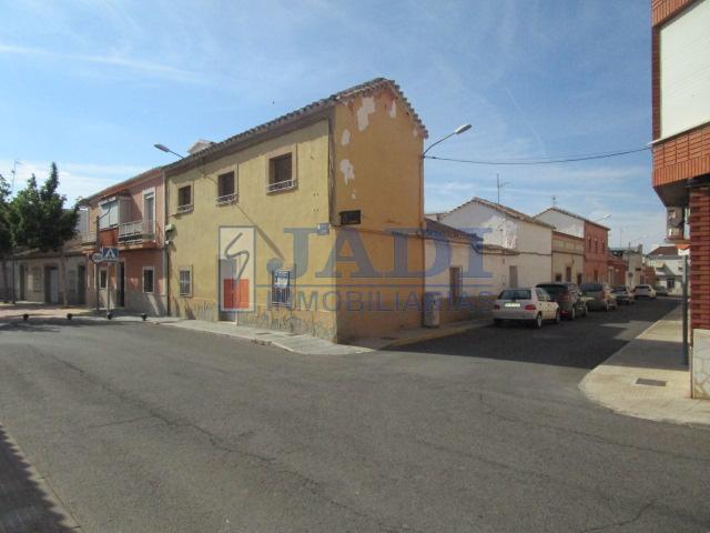 For sale of house in Valdepeñas