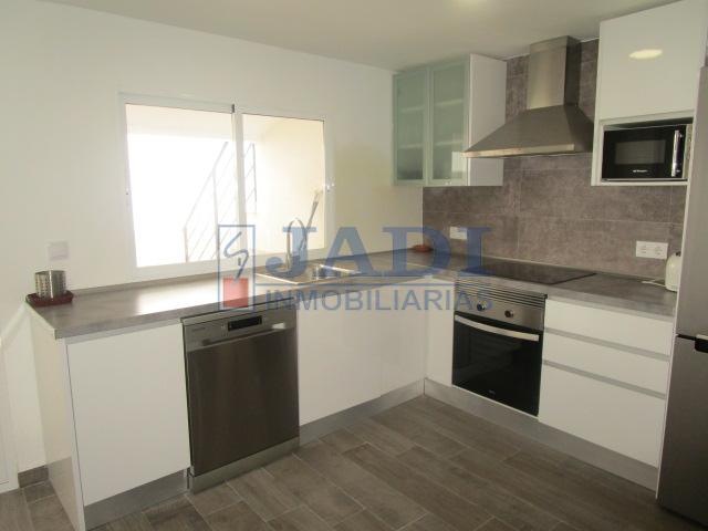 For sale of house in Valdepeñas