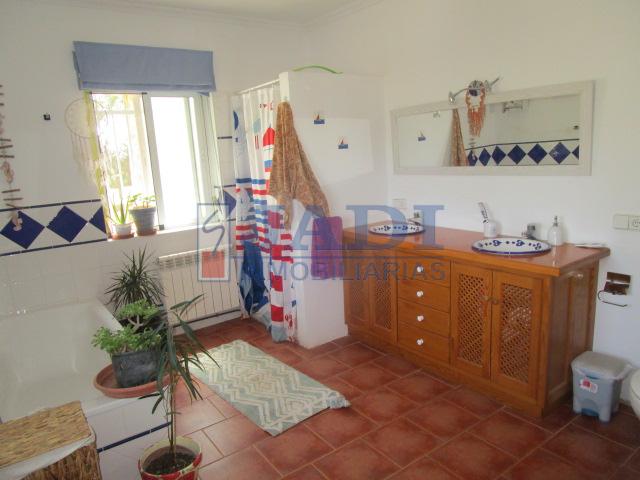 Venta de chalet en Valdepeñas