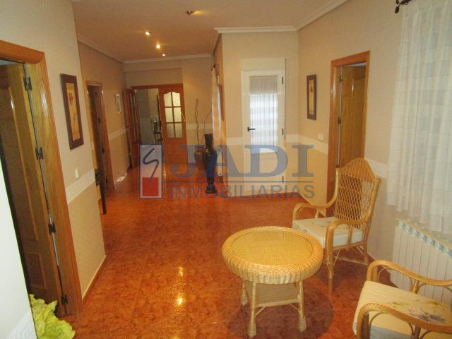 For sale of house in Valdepeñas