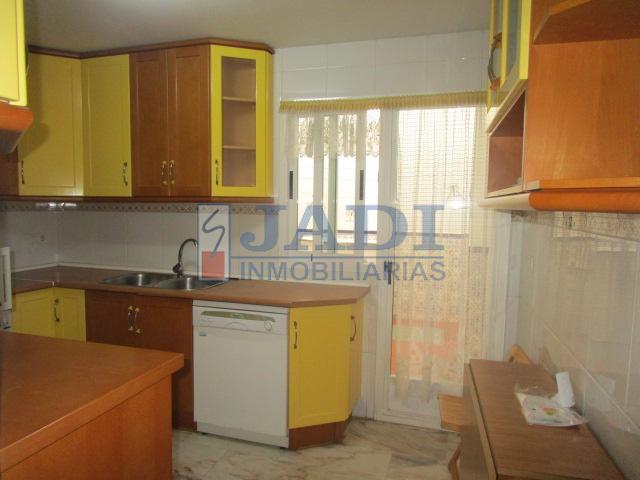 For sale of house in Valdepeñas