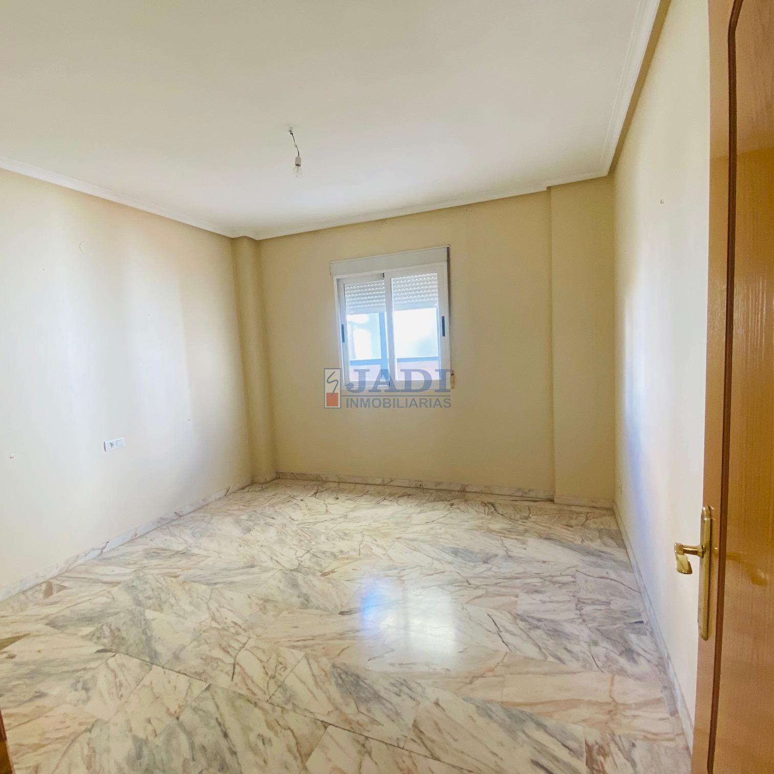 For sale of house in Valdepeñas