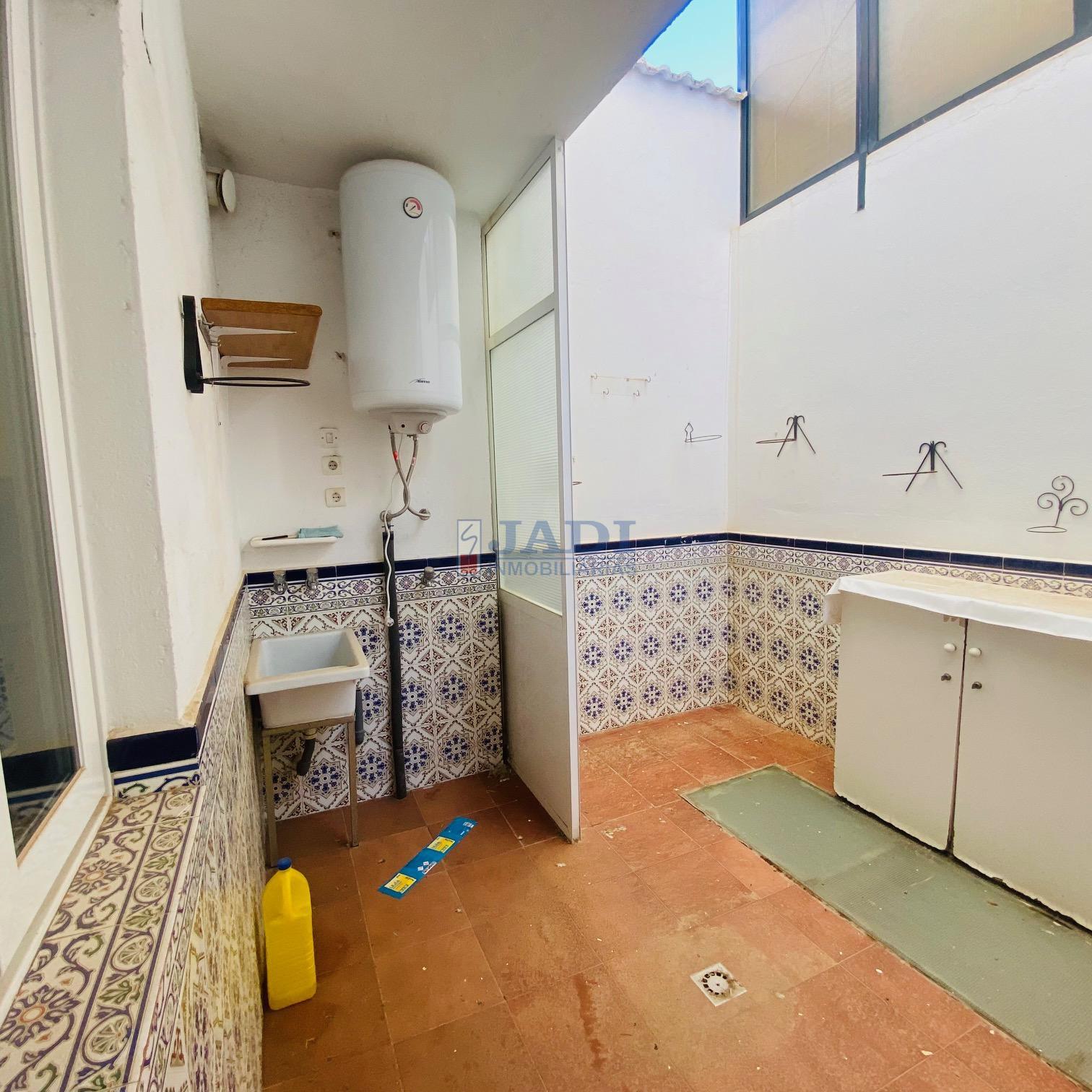 For sale of house in Valdepeñas