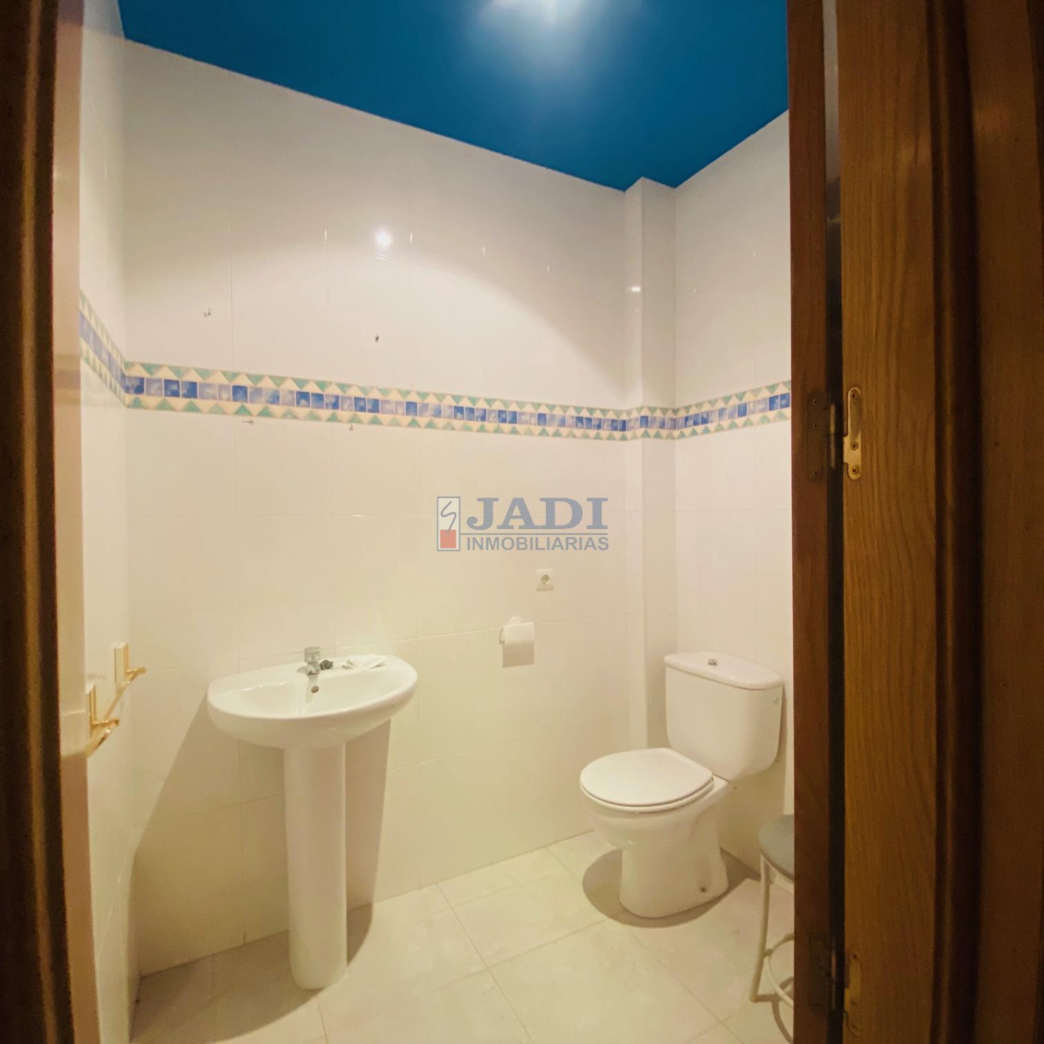 For sale of house in Valdepeñas
