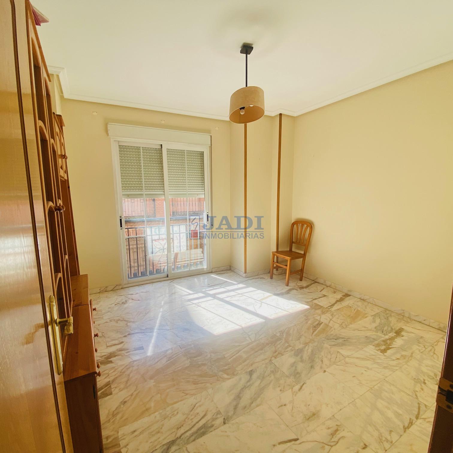 For sale of house in Valdepeñas