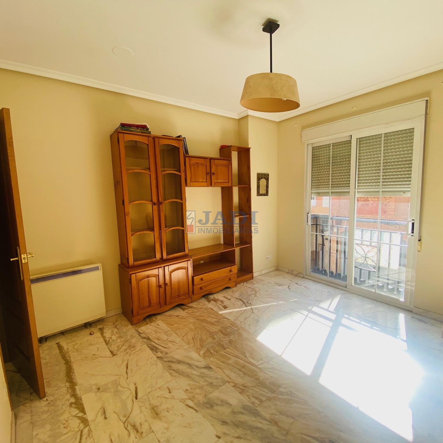 For sale of house in Valdepeñas