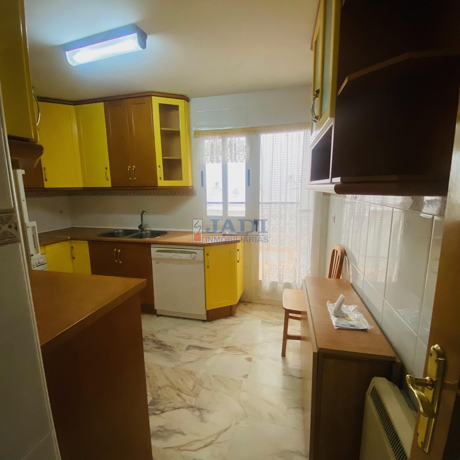 For sale of house in Valdepeñas