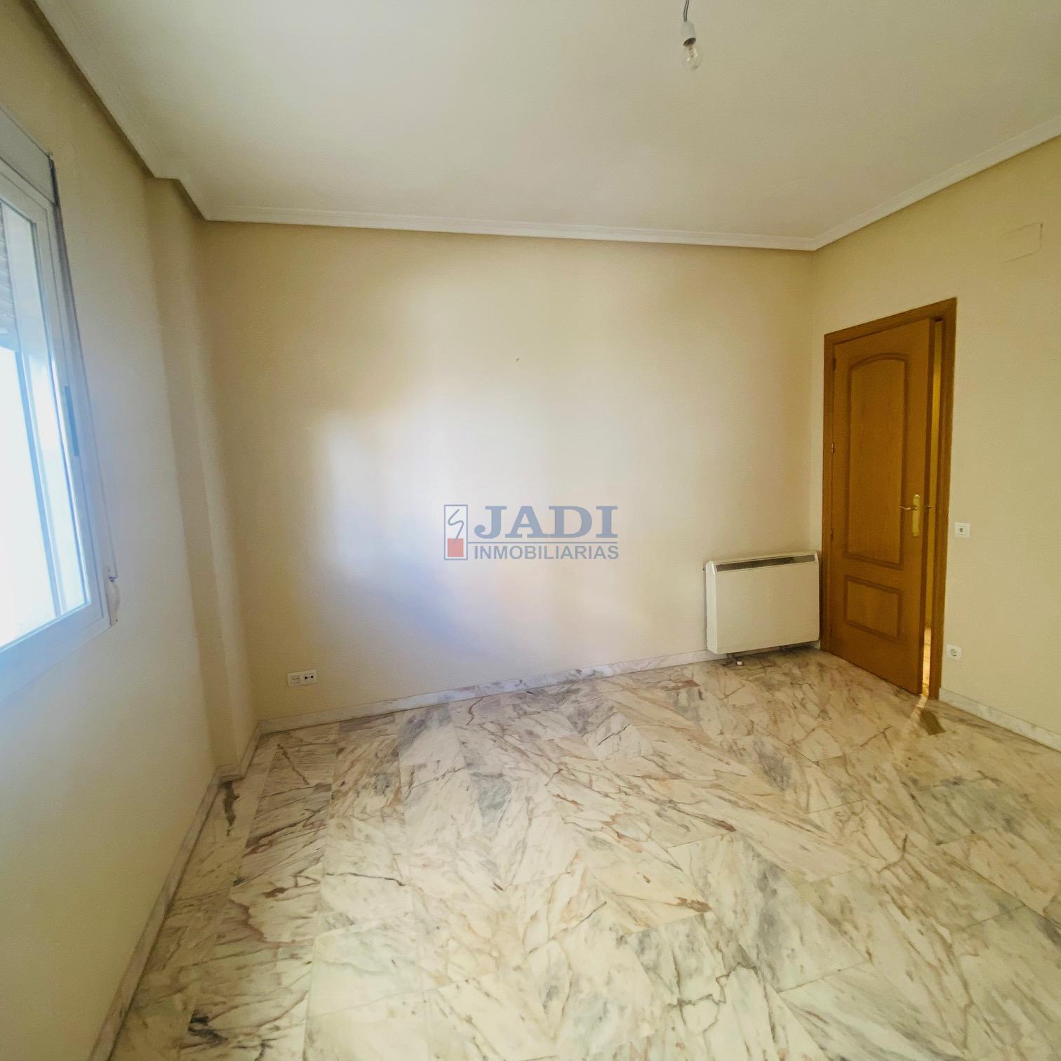 For sale of house in Valdepeñas