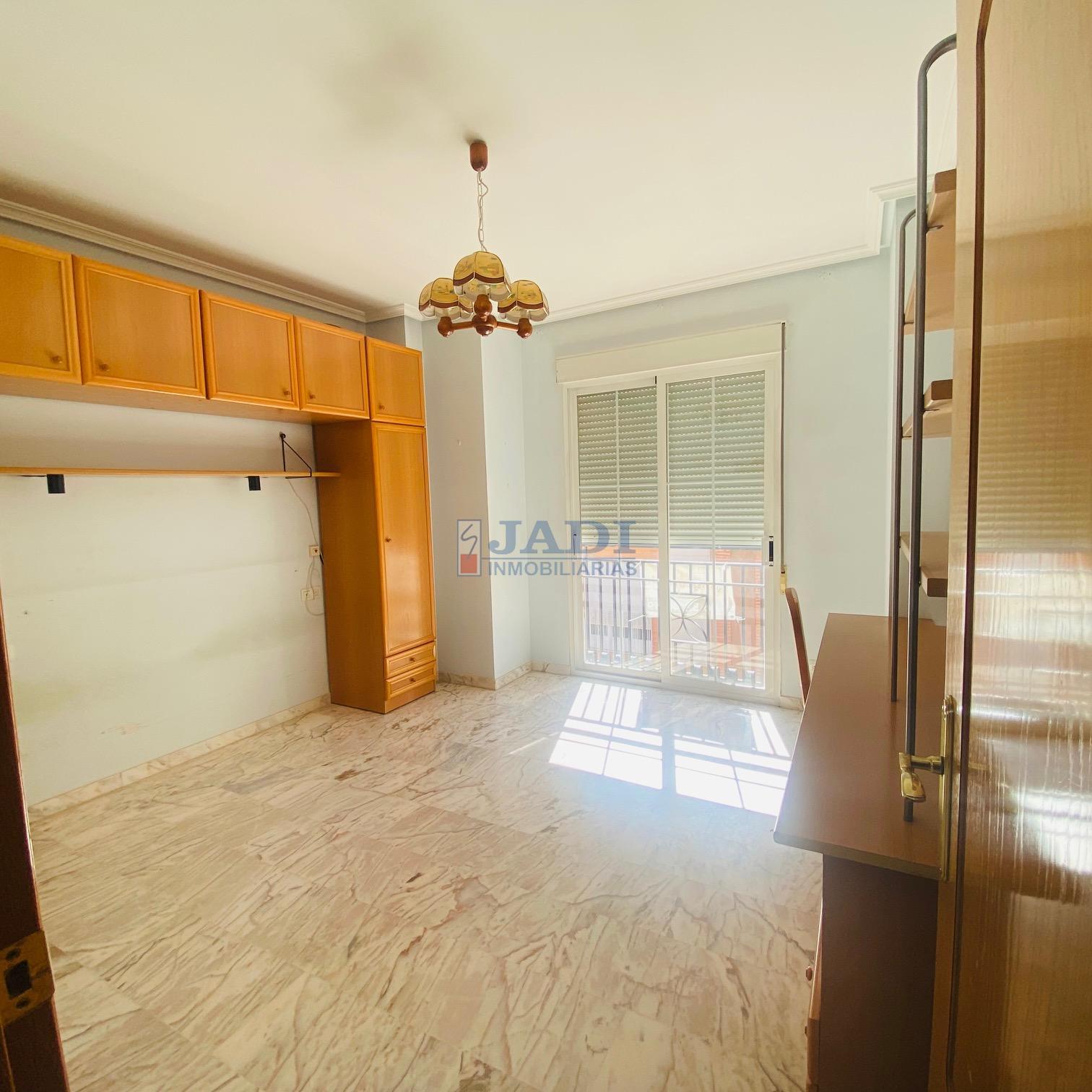 For sale of house in Valdepeñas