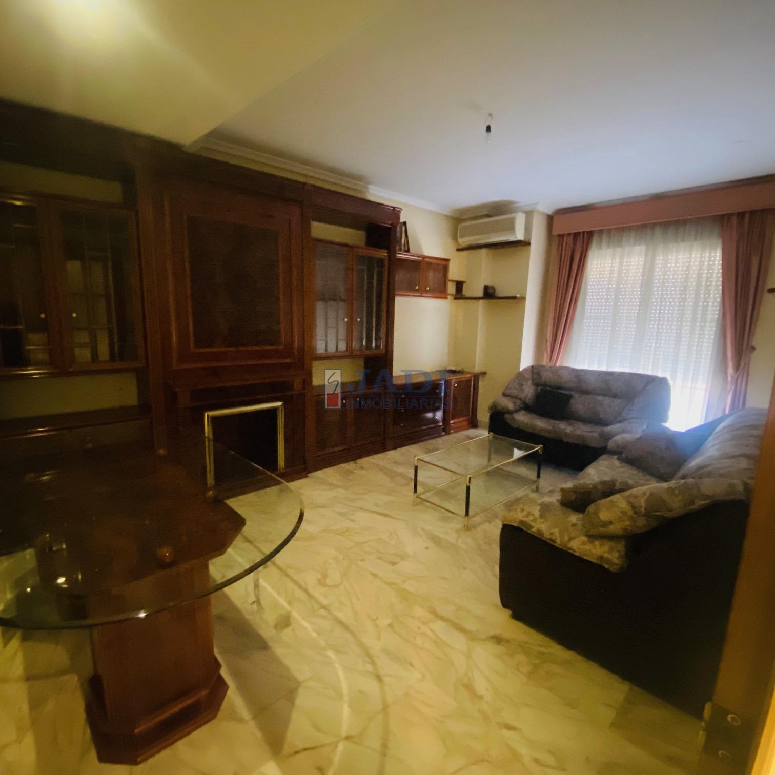 For sale of house in Valdepeñas