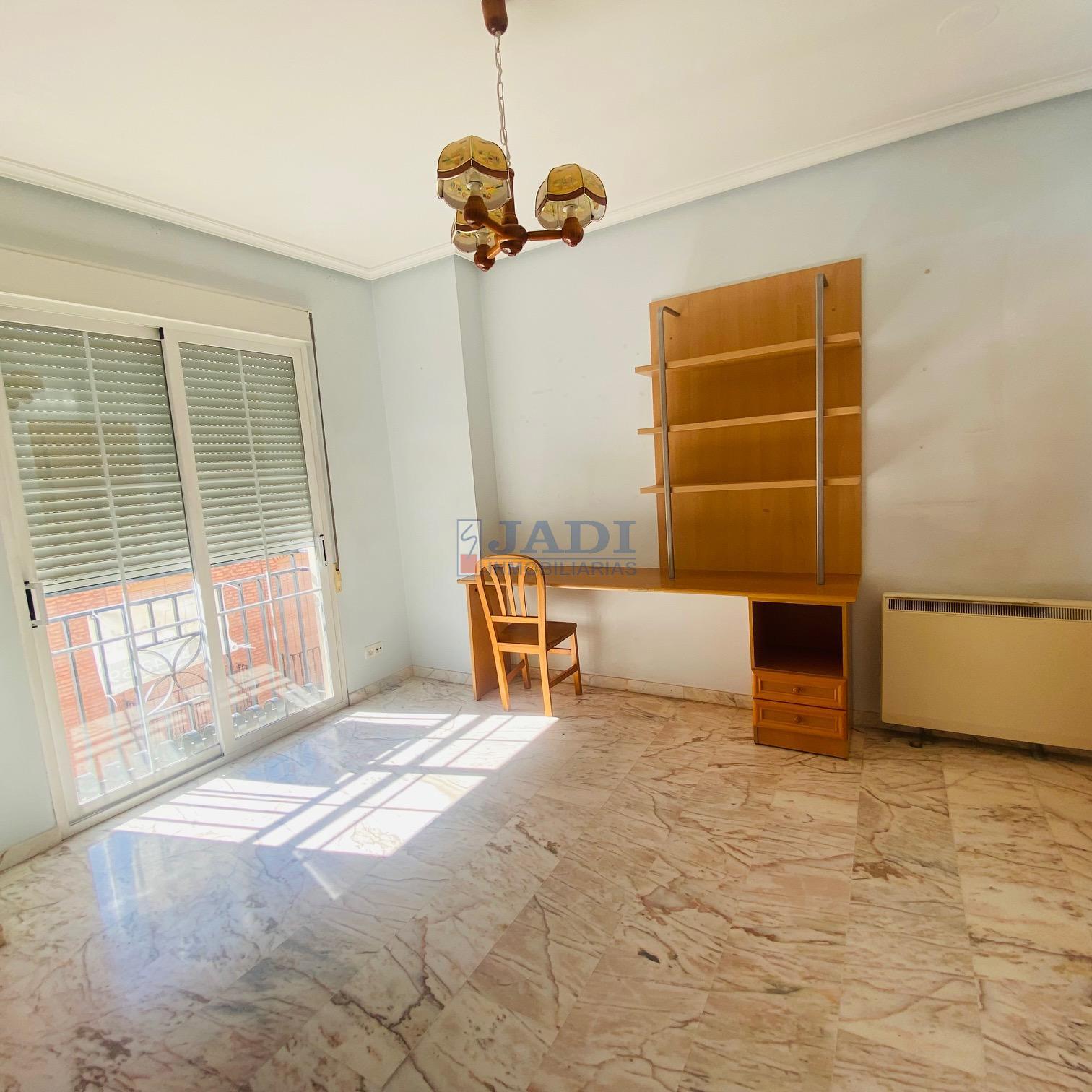 For sale of house in Valdepeñas