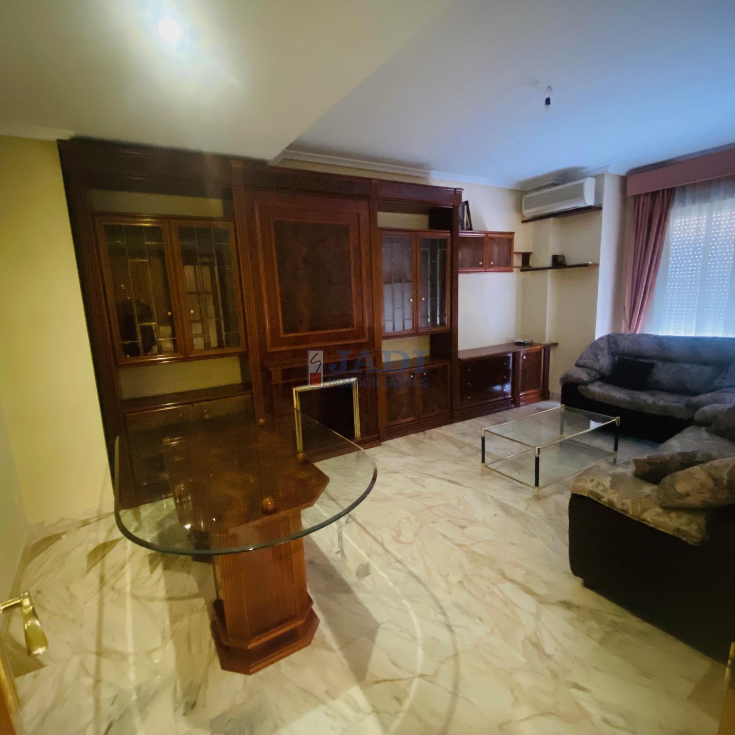 For sale of house in Valdepeñas