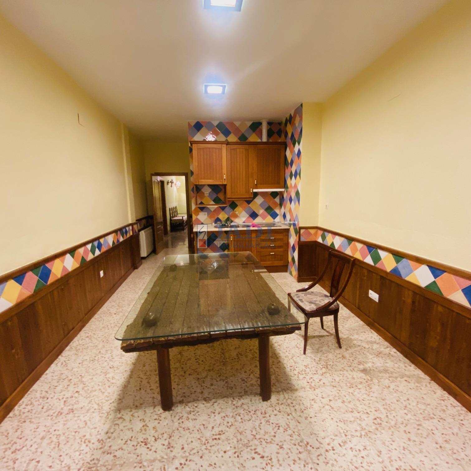 For sale of house in Valdepeñas